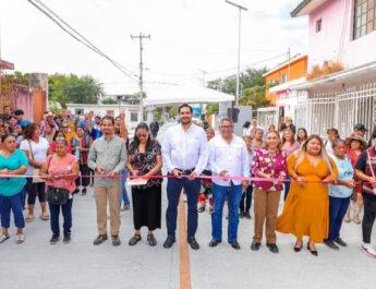 Inauguró Carlos Peña Ortiz pavimentación por más de 5.7 MDP con vecinos de la Santa Cruz