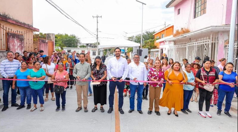 Inauguró Carlos Peña Ortiz pavimentación por más de 5.7 MDP con vecinos de la Santa Cruz