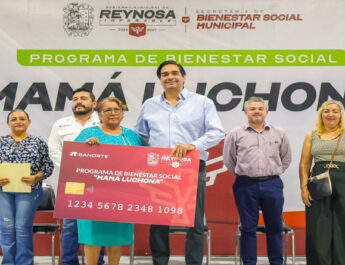 Entregan tarjetas del programa “Mamá Luchona” en apoyo a la economía familiar